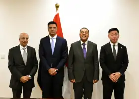رئيس الوزراء يشهد مراسم توقيع عقد إنشاء مصنع لإنتاج البطاريات الكهربائية بمختلف أنواعها