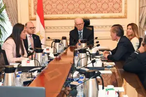 نائب رئيس الوزراء يستقبل وفدًا من مجموعة إنتيسا سان باولو الإيطالية لبحث تعزيز التعاون