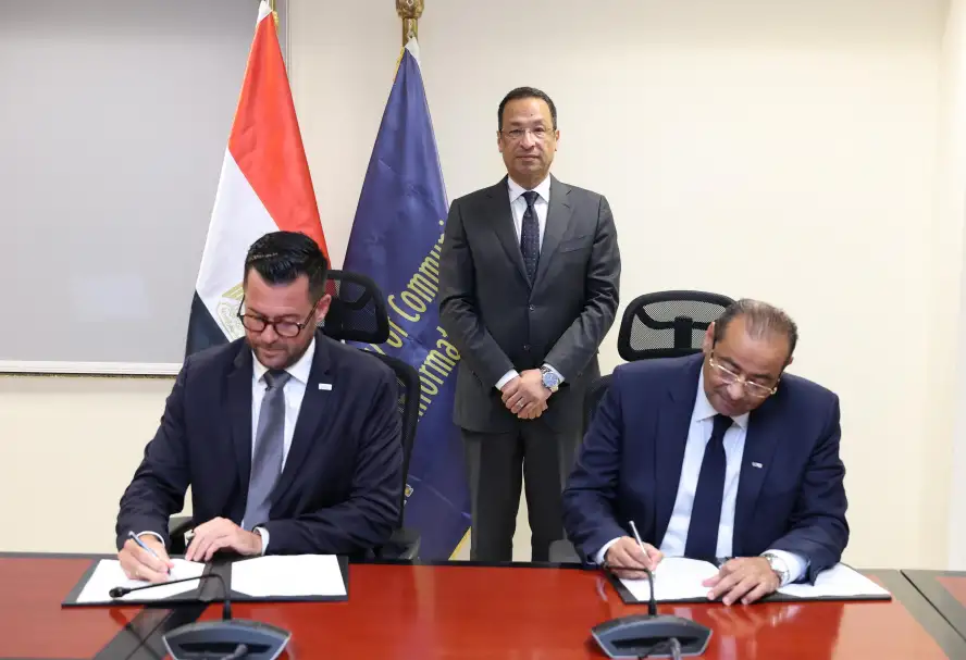 وزير الاتصالات يشهد توقيع اتفاقية إنشاء كابل شرم الشيخ- طابا البحري