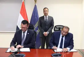 وزير الاتصالات يشهد توقيع اتفاقية إنشاء كابل شرم الشيخ- طابا البحري