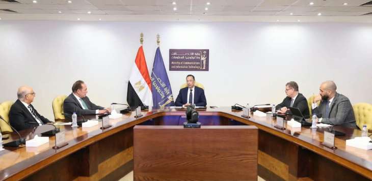 جانب من لقاء وزير الاتصالات برجال الأعمال