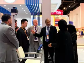 خالد حنفي أثناء لقاءه بالوفد الصيني